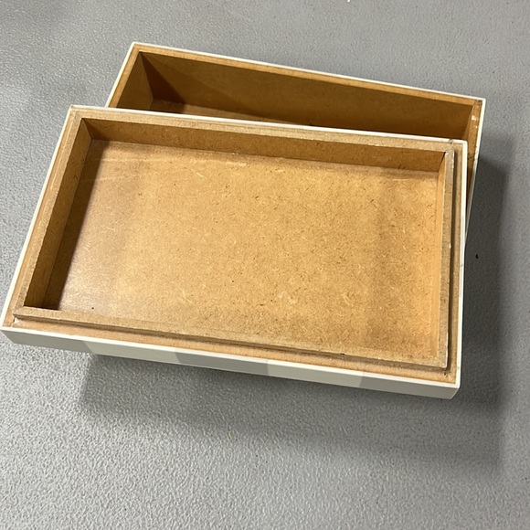 Large Checkered Storage Studio Box - Picture 4 of 8